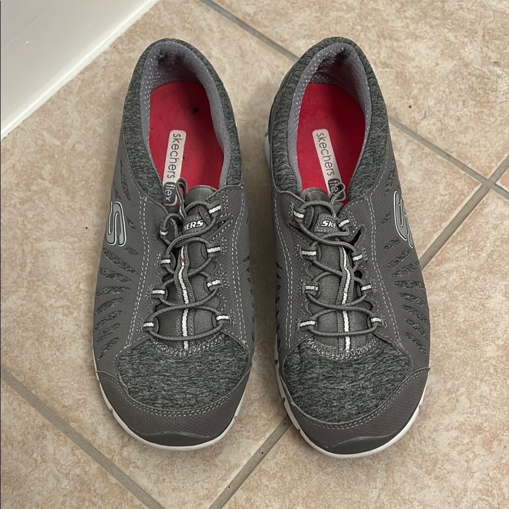 Skechers Gray Sneakers with Pink Accents